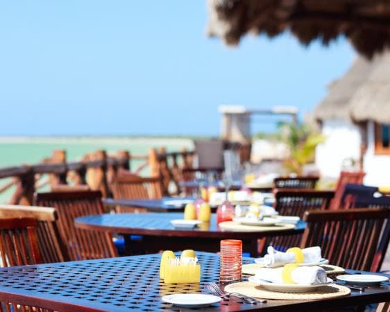 Bar brasserie front de mer et plage terrasse 120 places affaire premium rare sur le marche · Fonds de commerce — photo 1