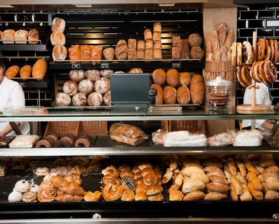 Boulangerie patisserie centre manche ca 269 000 eur ferme 2 jours et demi et 5 semaines de vacances appartement f4 · Fonds de commerce — photo 1