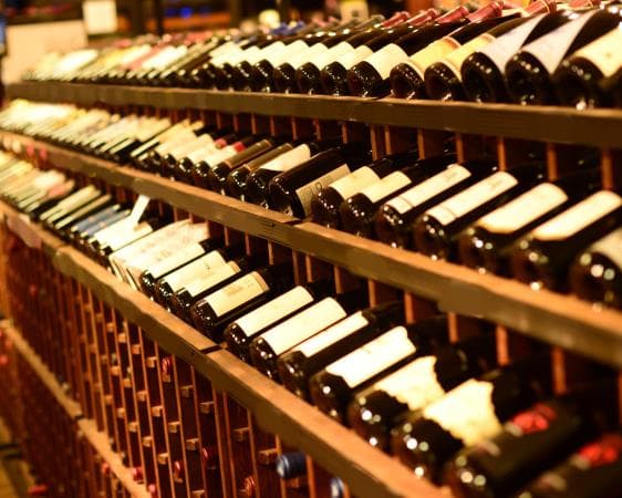 A vendre caviste cote fleurie ca 175keur aucuns travaux a prevoir ferme 2j hebdo 4 semaines par an murs en option · Fonds de commerce — photo 1