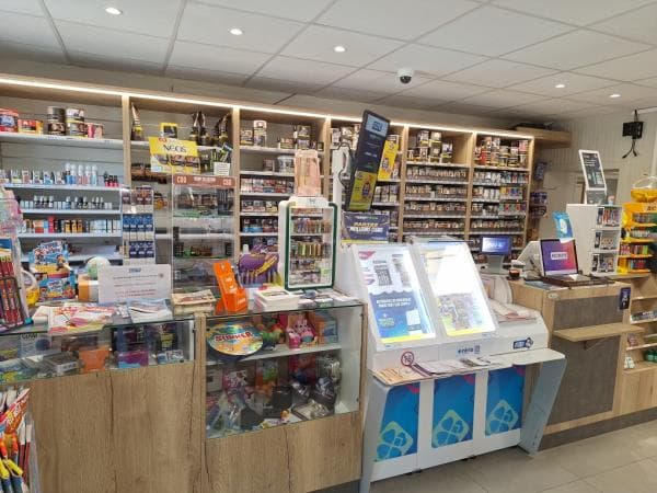 Local commercial 45 m² — STE MAURE DE TOURAINE — photo 1