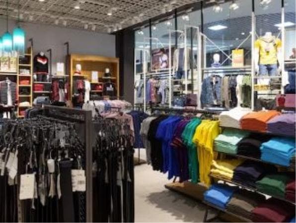 Magasin de chaussures agglo · Fonds de commerce — photo 1