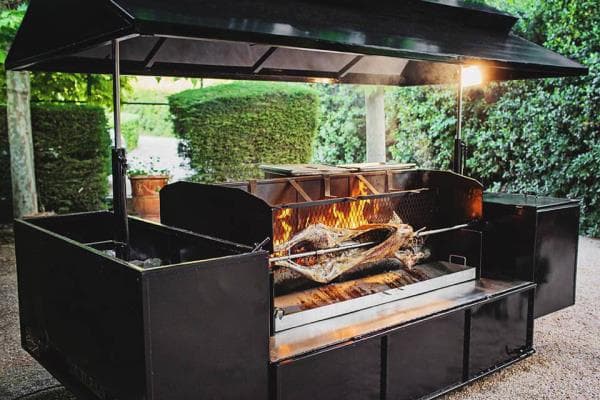 Traiteur rotisserie var avec remorque feu de bois · Fonds de commerce — photo 1