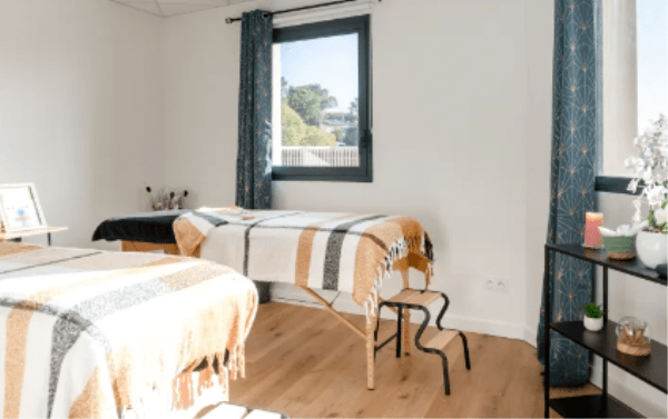 Local commercial 92 m² — NIMES — photo 1