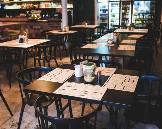 Murs fonds bar restaurant zone touristique caen nord calvados 56 places terrasse 40 ca 374 000eur eber 121 000eur logement · Fonds de commerce — photo 1