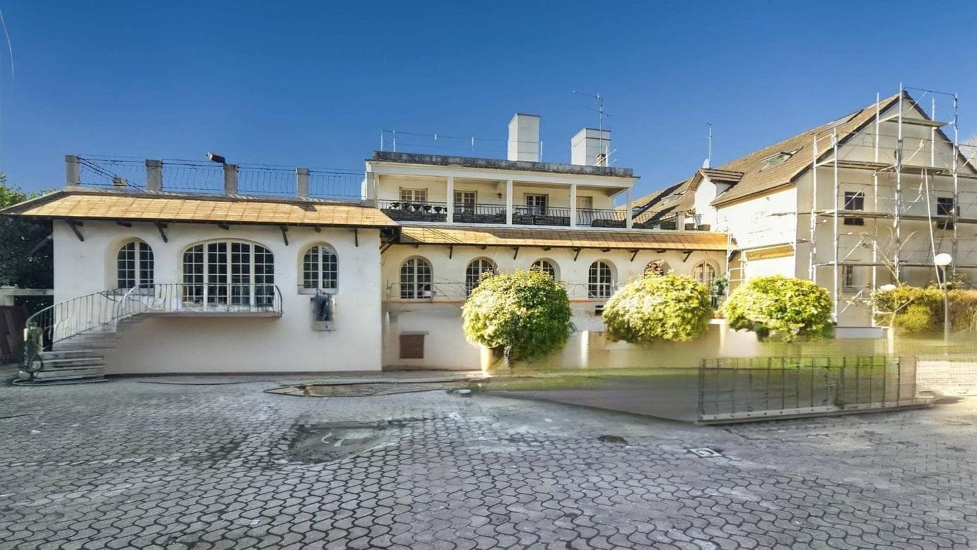 Local commercial 3603 m² — CERGY — photo 1