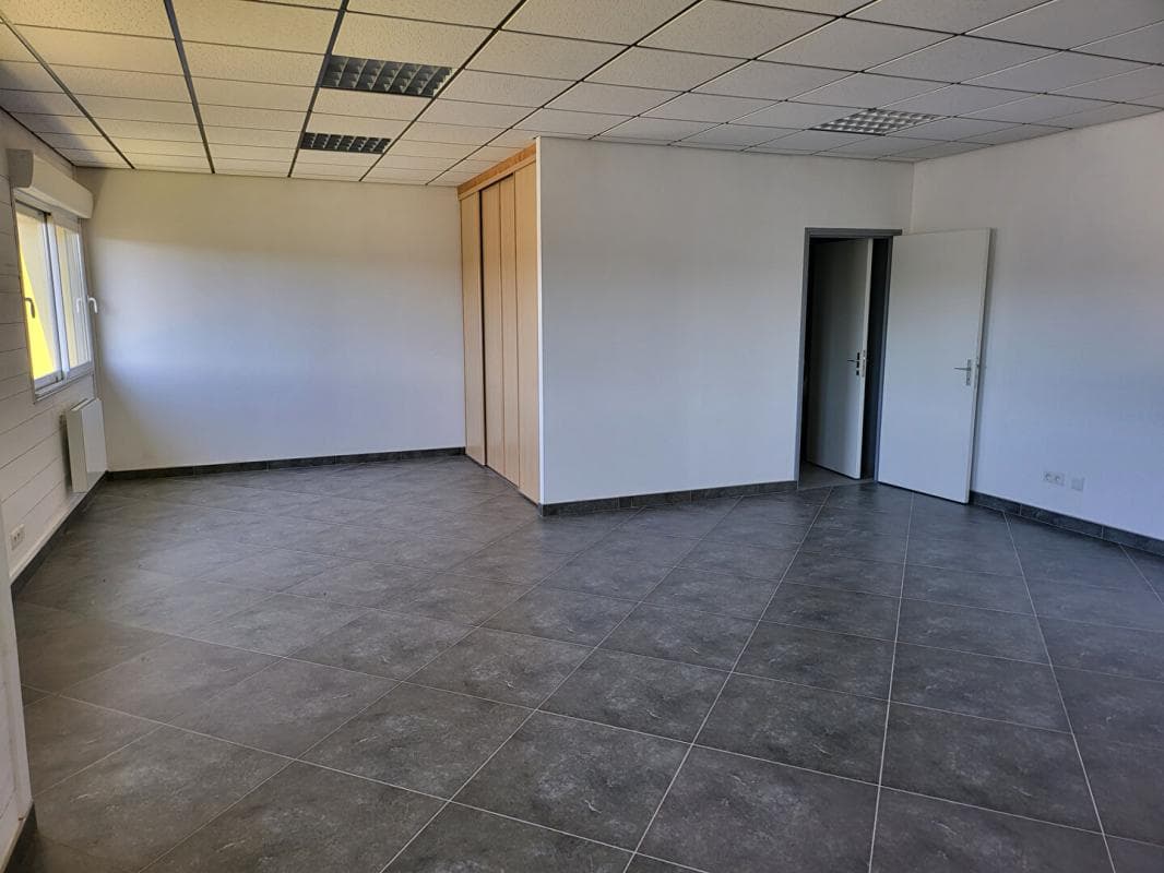Local commercial · 44 m² · Cession de bail — photo 1
