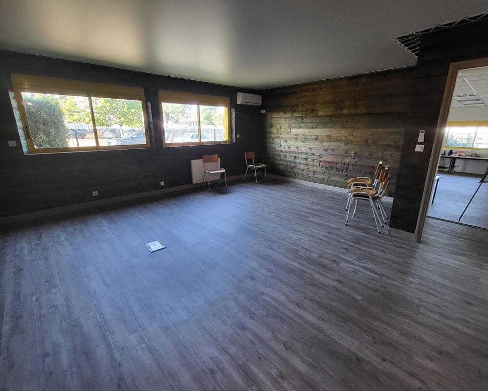 Local commercial · 105 m² · Cession de bail — photo 1