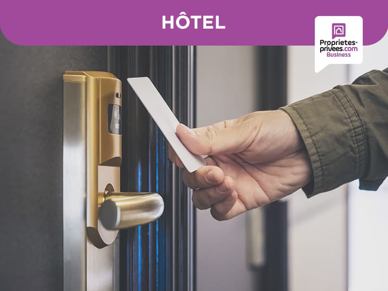 Local commercial 680 m² — SAINTE-MAXIME — photo 1