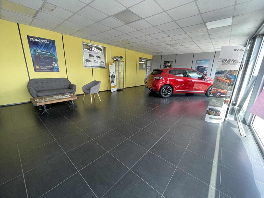 Local commercial 600 m² — COMPIEGNE — photo 1