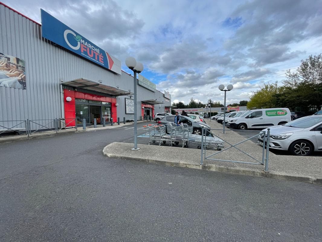 Local commercial · 330 m² · Cession de bail — photo 2