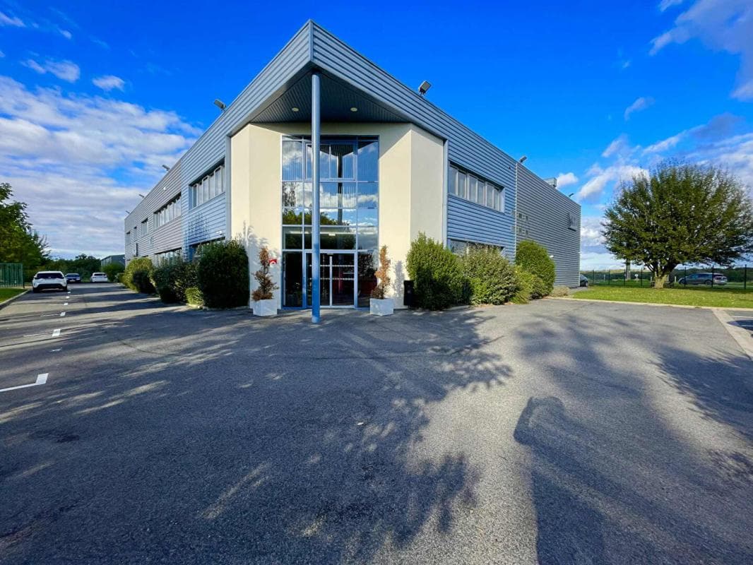 Local commercial · 1800 m² · Cession de bail — photo 3