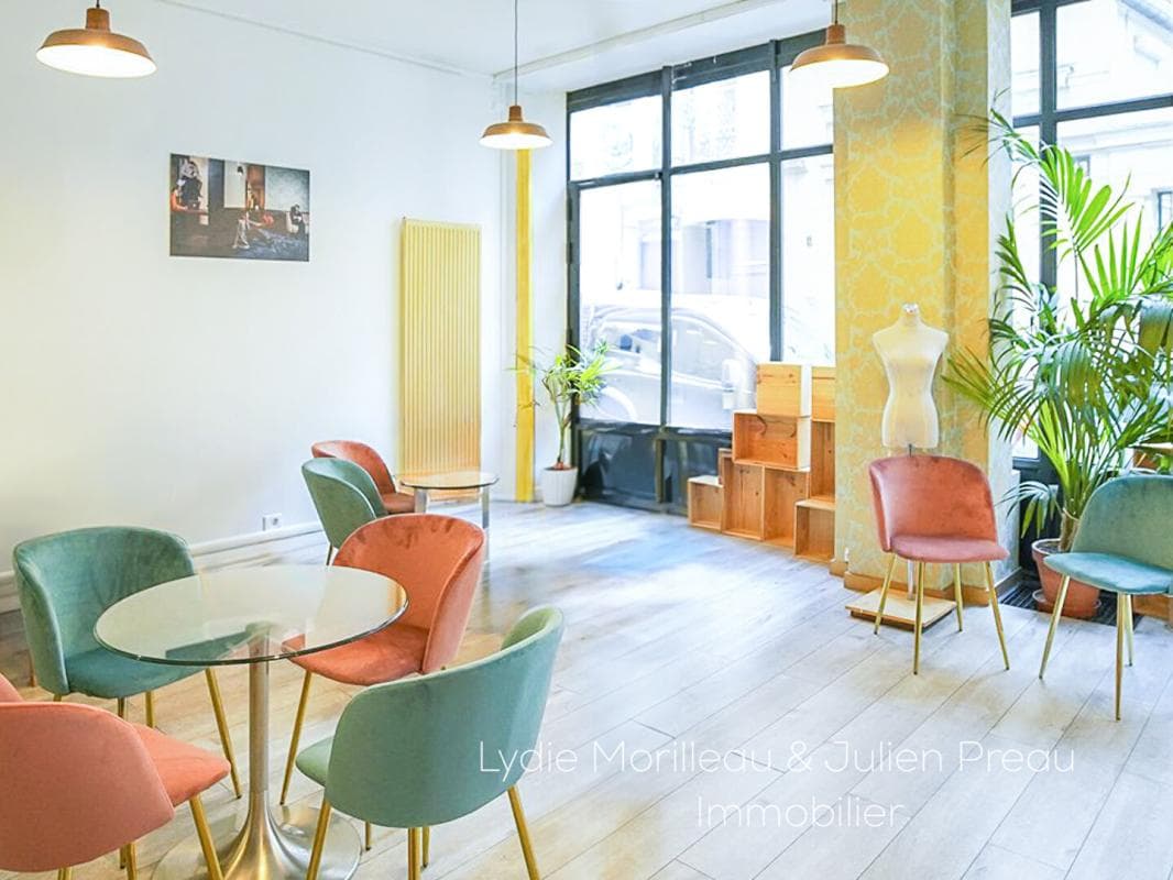 Local commercial 90 m² — REZE — photo 1