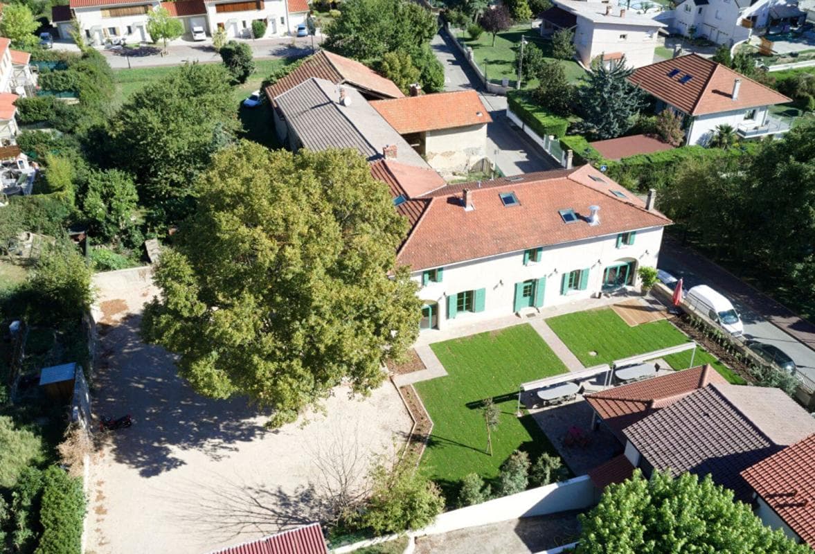 Local commercial 500 m² — GENAS — photo 1