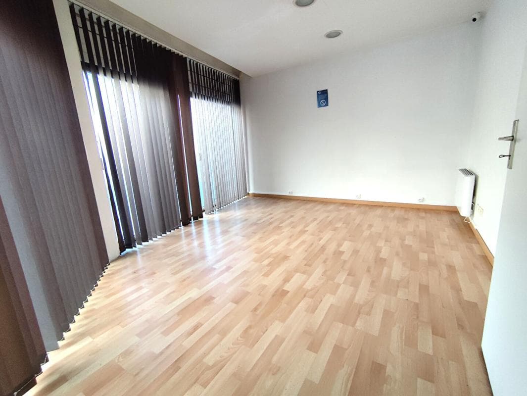 Local commercial · 180 m² · Fonds de commerce — photo 3