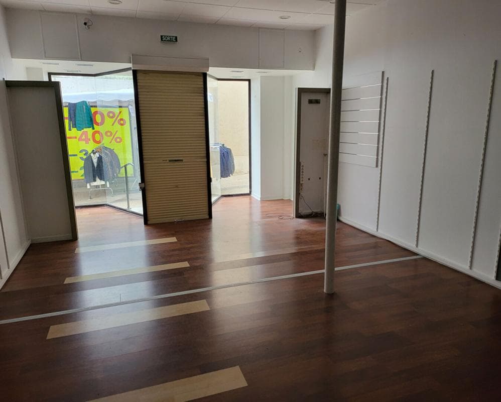 Local commercial · 68 m² · Cession de bail — photo 2