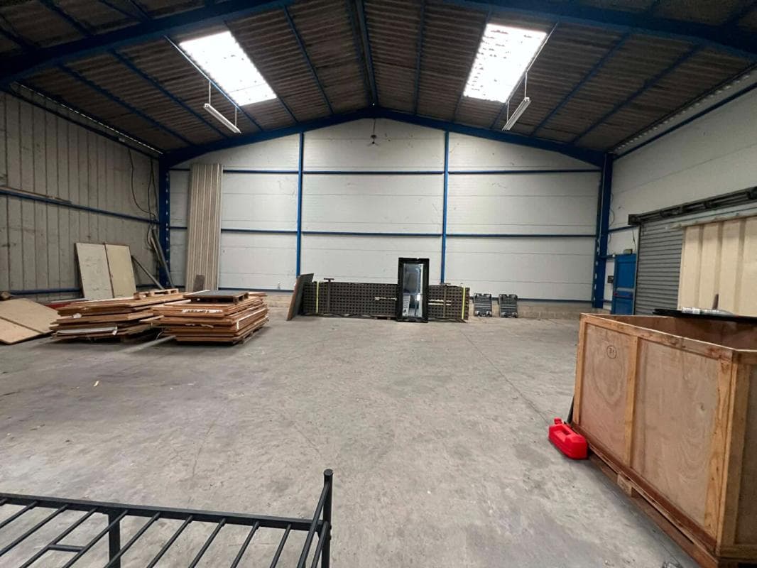 Local commercial 380 m² — VERBERIE — photo 1