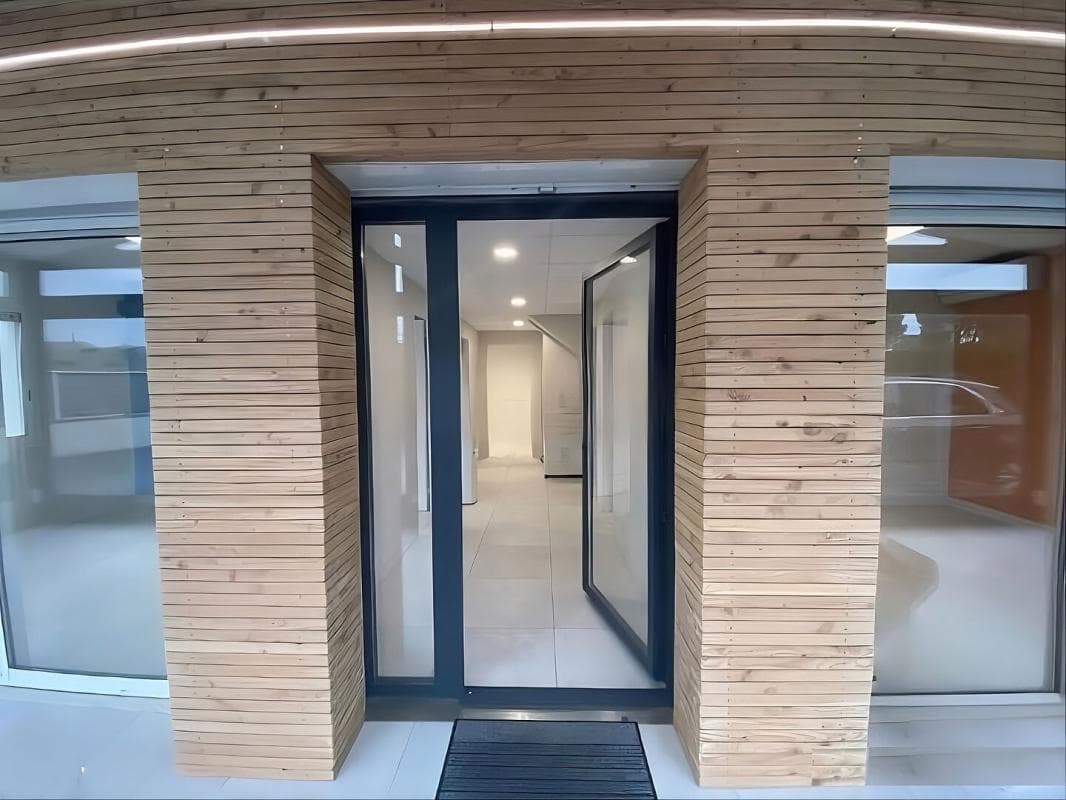 Local commercial 120 m² — TOURNEFEUILLE — photo 1