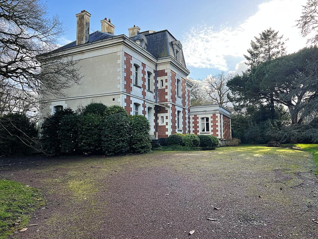 Local commercial 496 m² — NANTES — photo 1