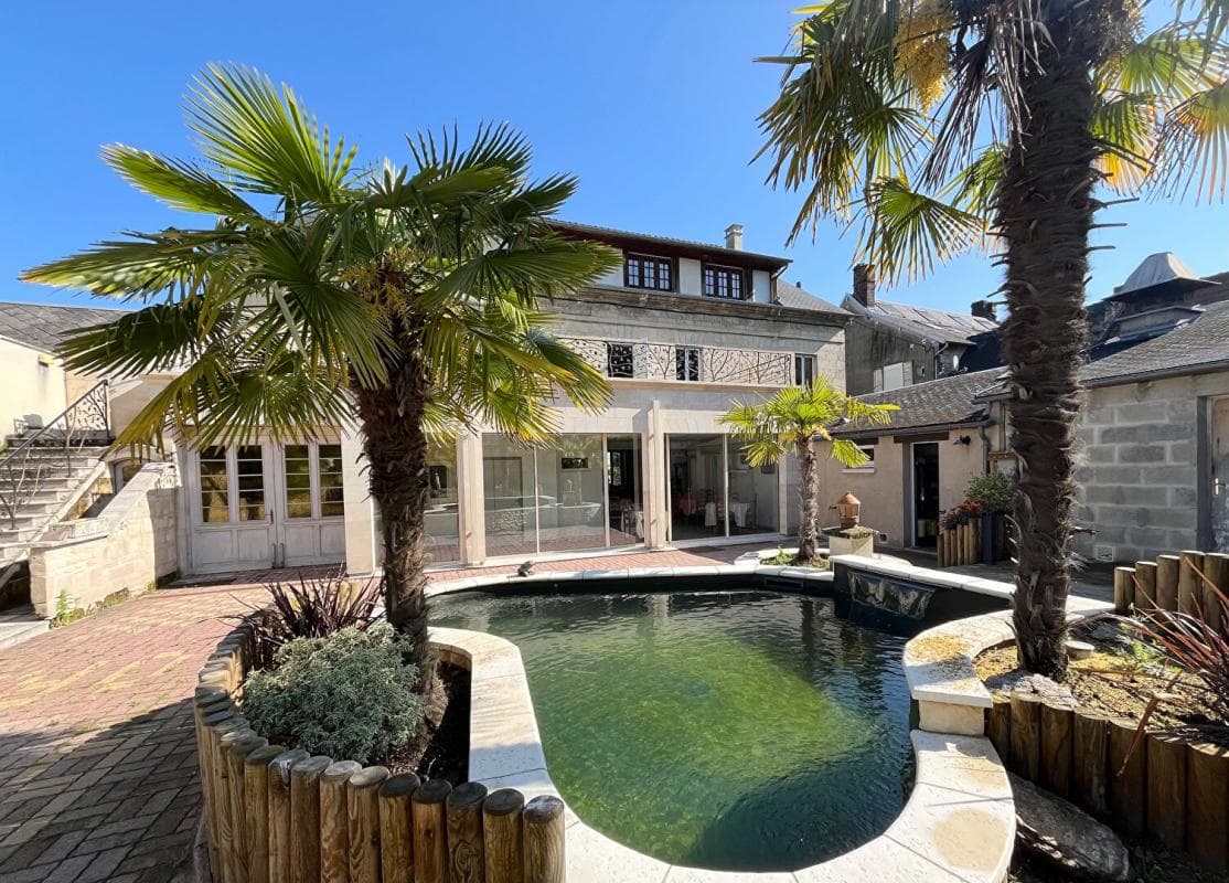 Local commercial 267 m² — COMPIEGNE — photo 1