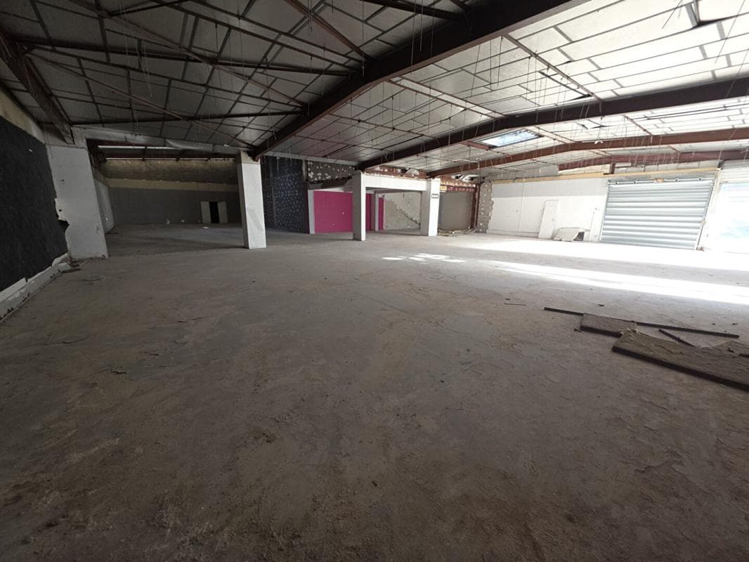 Local commercial · 568 m² · Cession de bail — photo 2