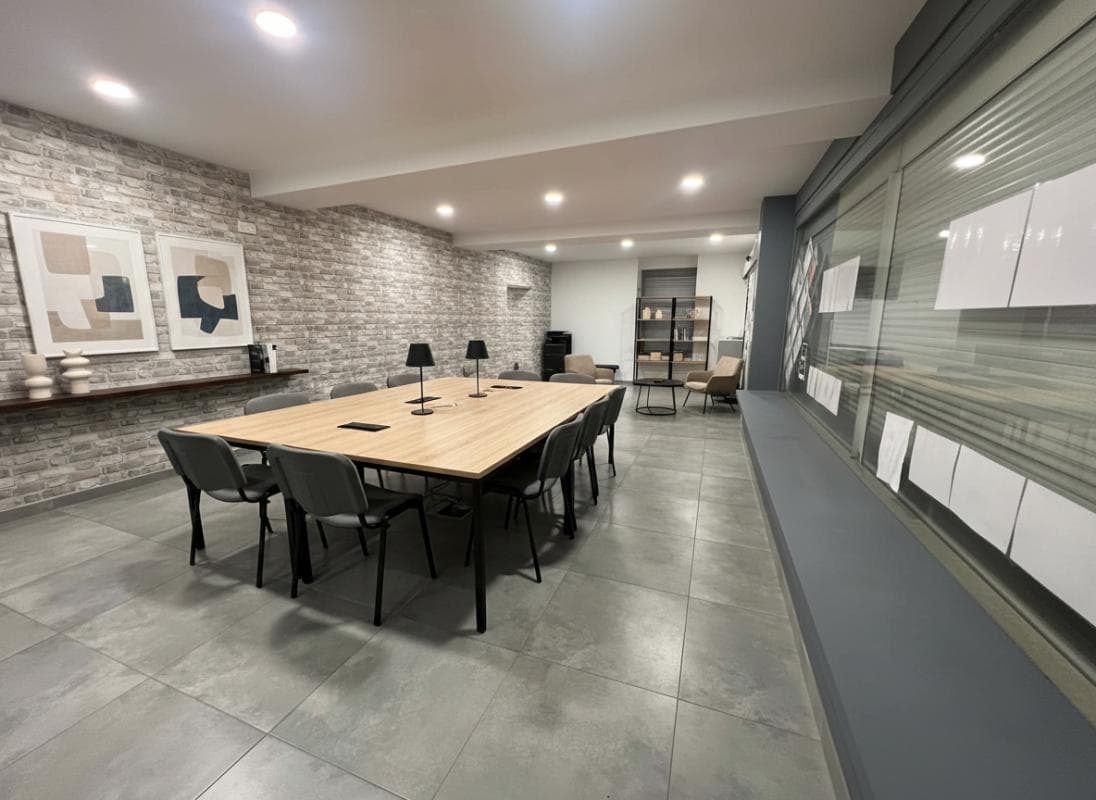 Local commercial · 100 m² · Location — photo 1