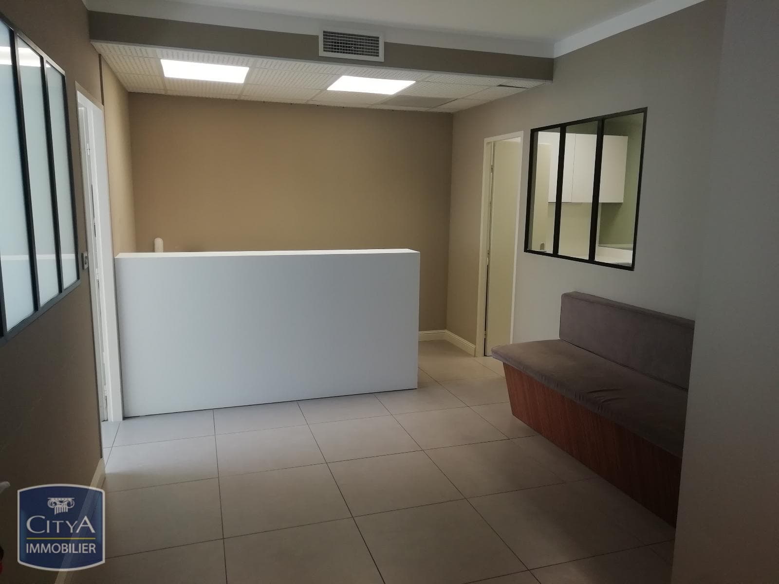 Local commercial — CARCASSONNE — photo 1