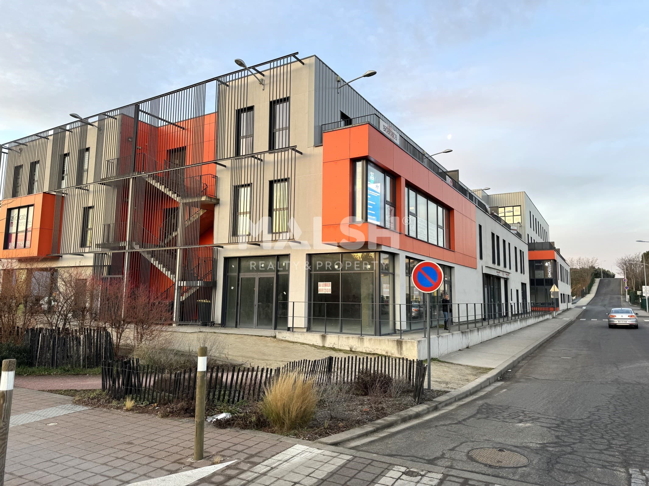 Local commercial 176 m² — LOIRE — photo 1