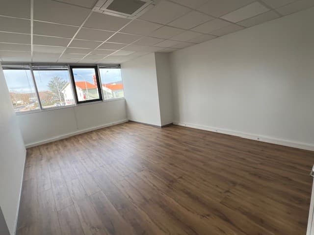 Local commercial · Location — photo 2