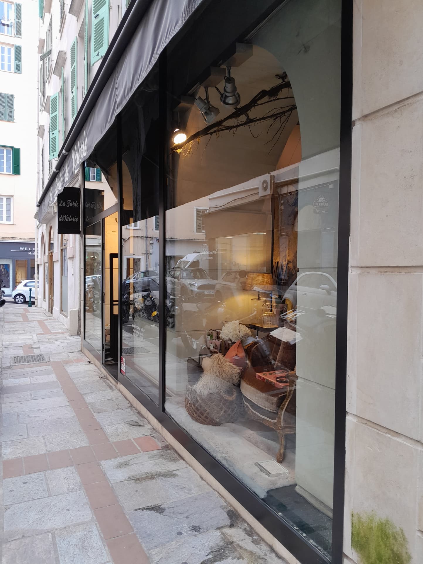 Local commercial 17 m² — AJACCIO — photo 1