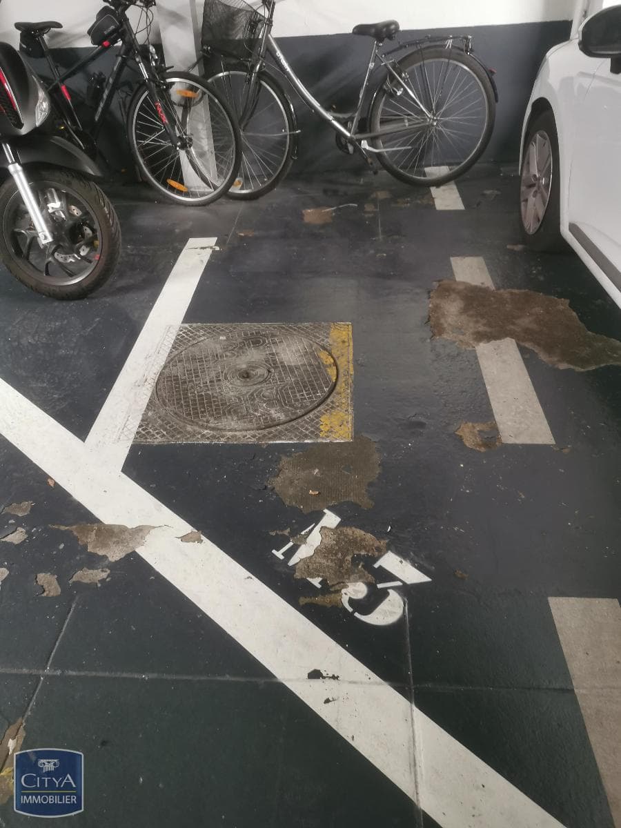 Local commercial · Location — photo 1