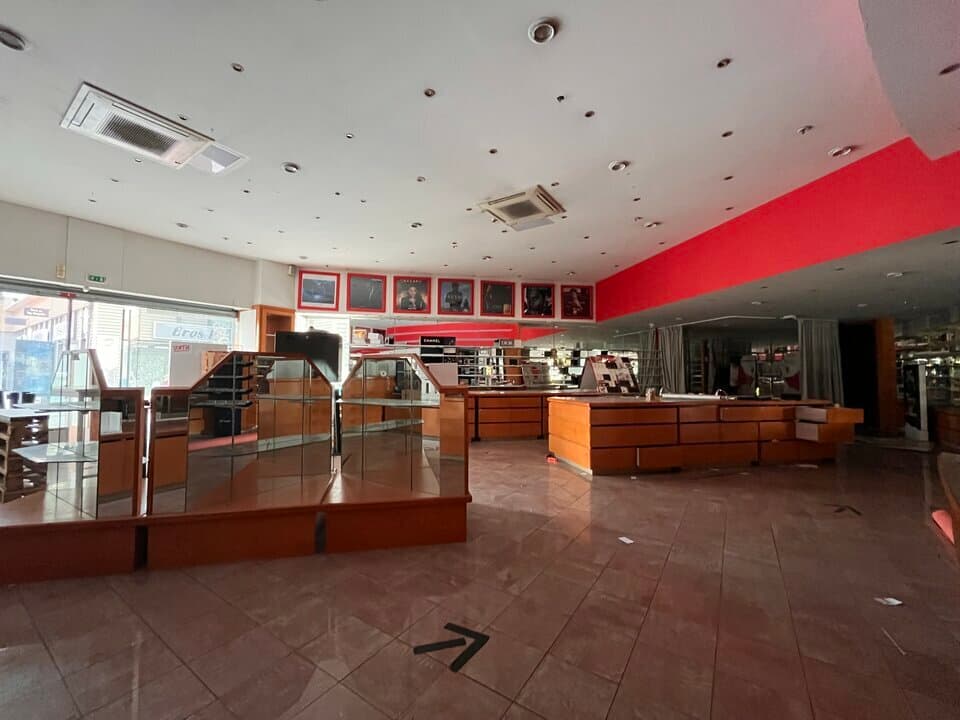 Local commercial · 1326 m² · Location — photo 3