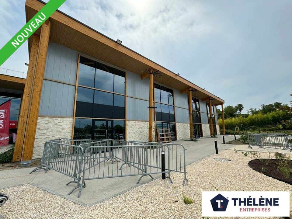Local commercial · 306 m² · Location — photo 2