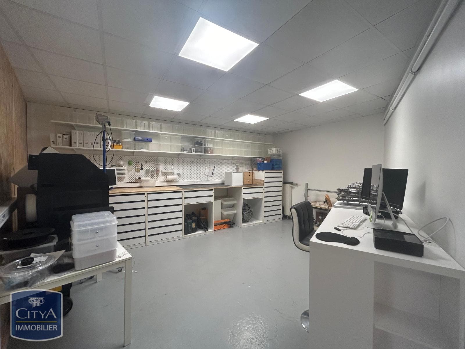 Local commercial · 93 m² · Location — photo 2