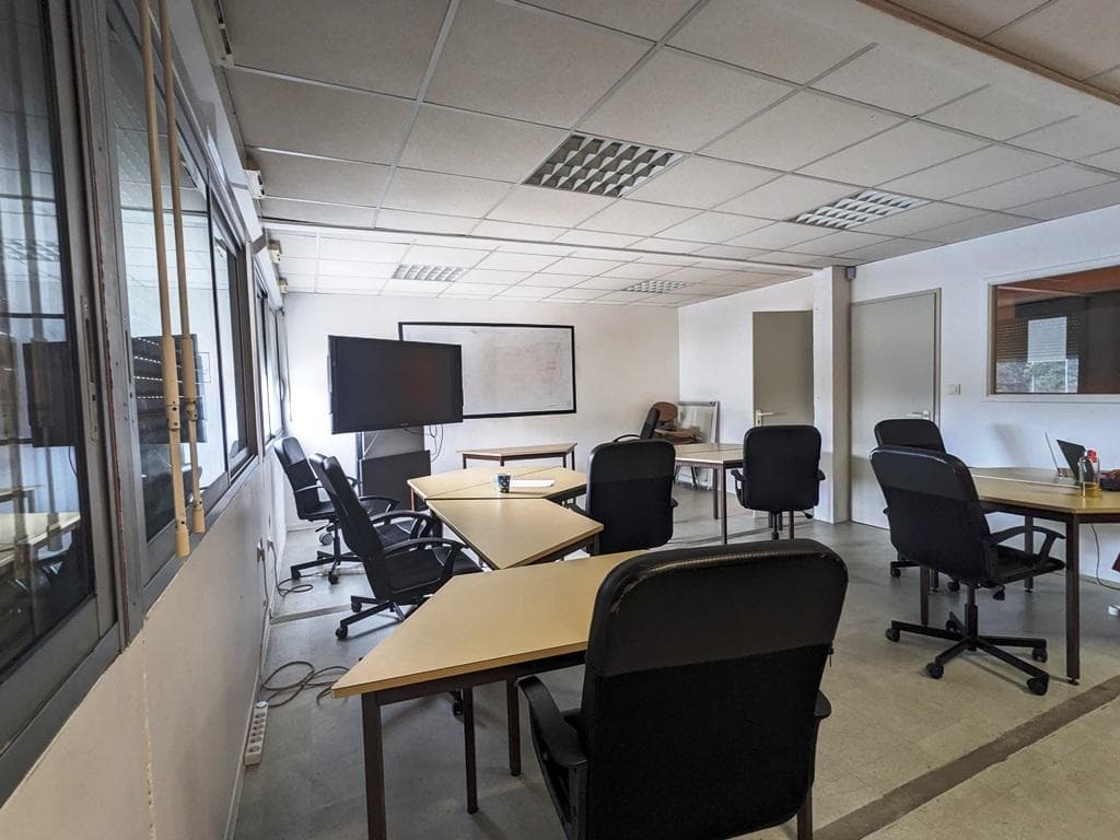 Local commercial · 129 m² · Location — photo 1