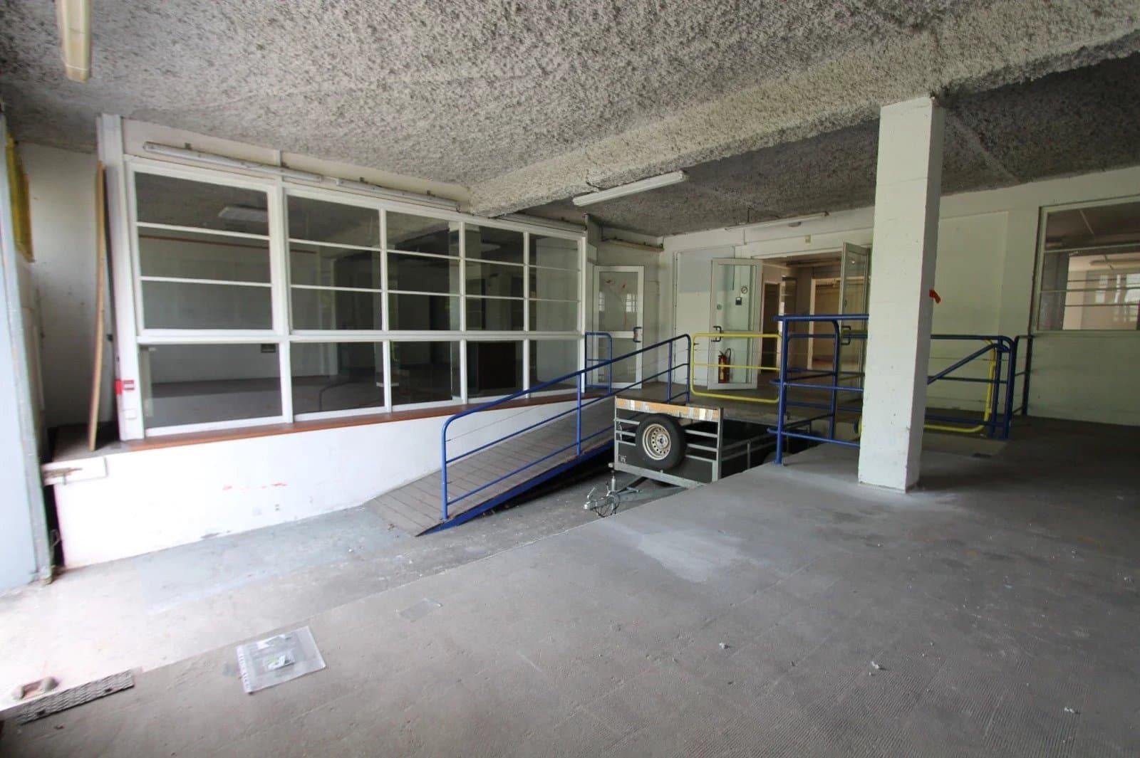 Local commercial · 550 m² · Location — photo 3