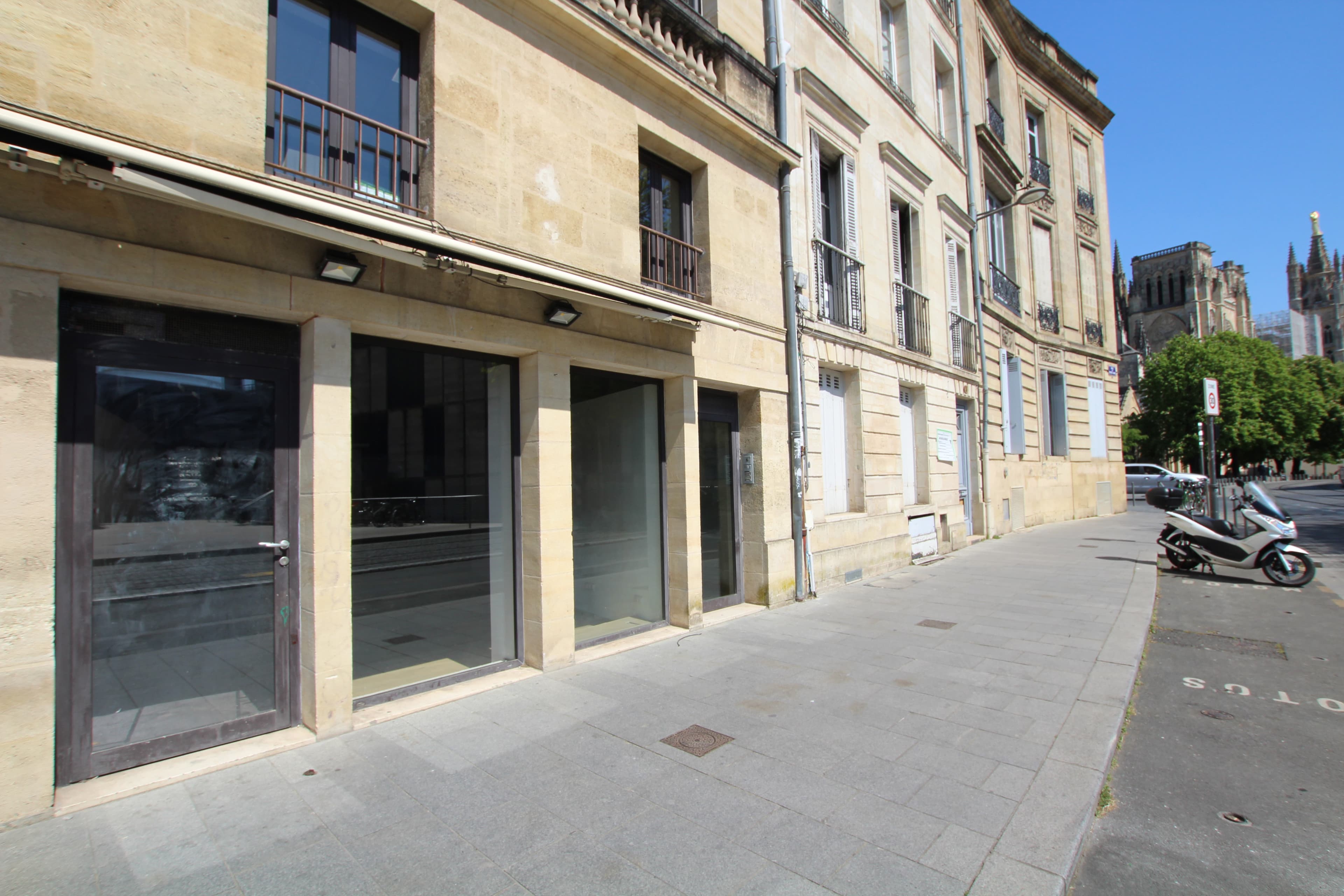 Local commercial · 63 m² · Location — photo 2