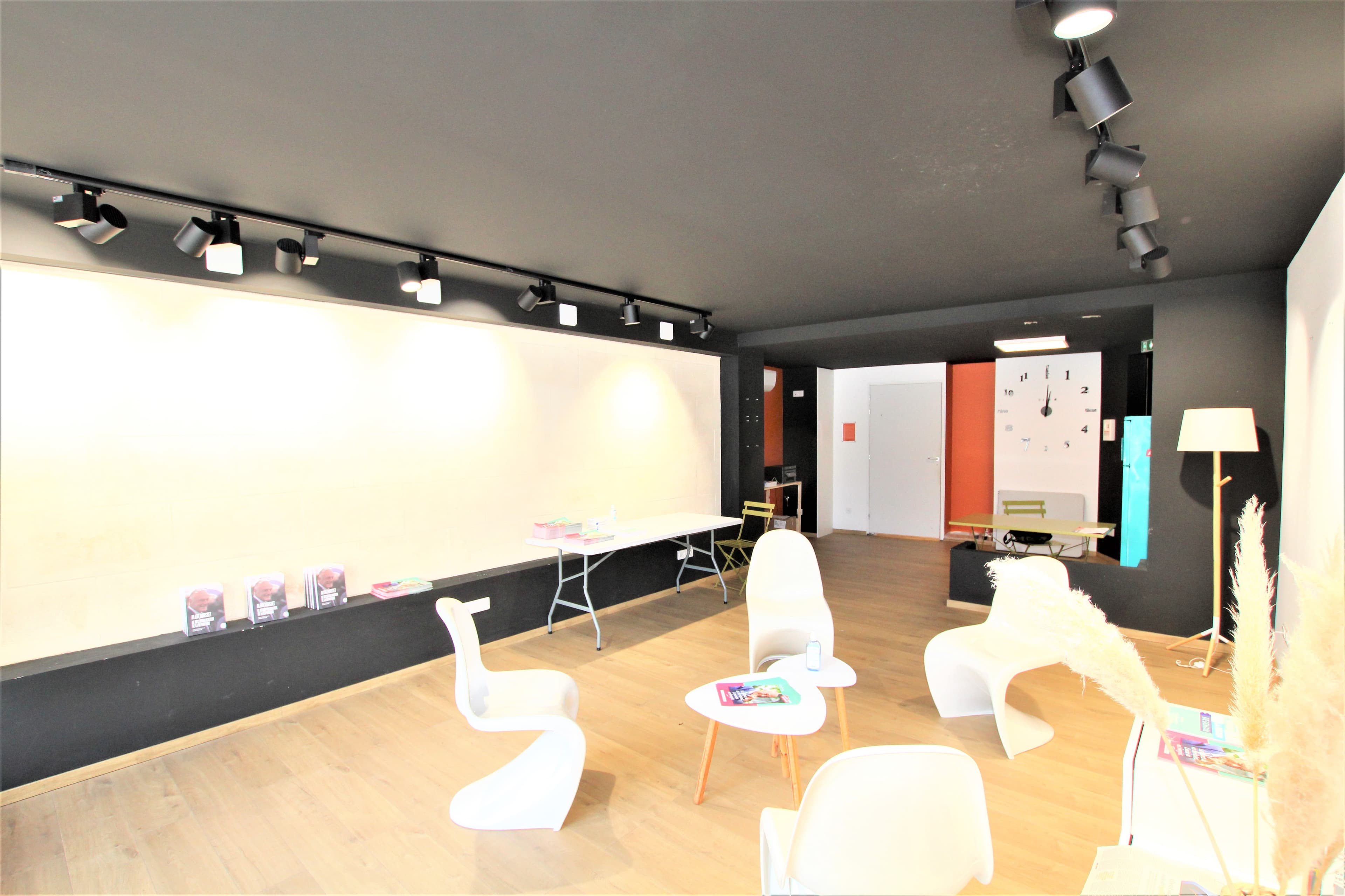 Local commercial · 63 m² · Location — photo 3