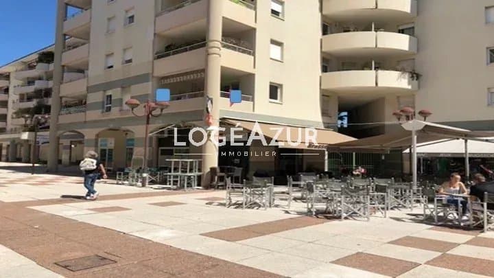 Local commercial · 47 m² · Location — photo 2