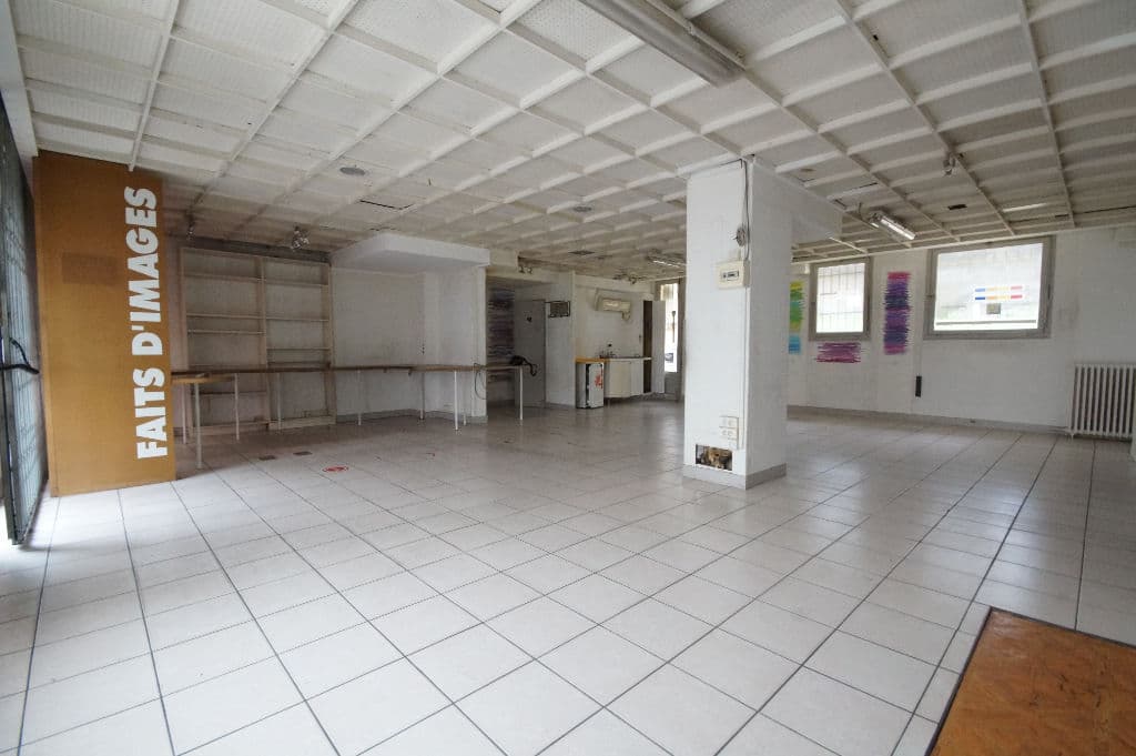 Local commercial 80 m² — HAUTS DE SEINE — photo 1