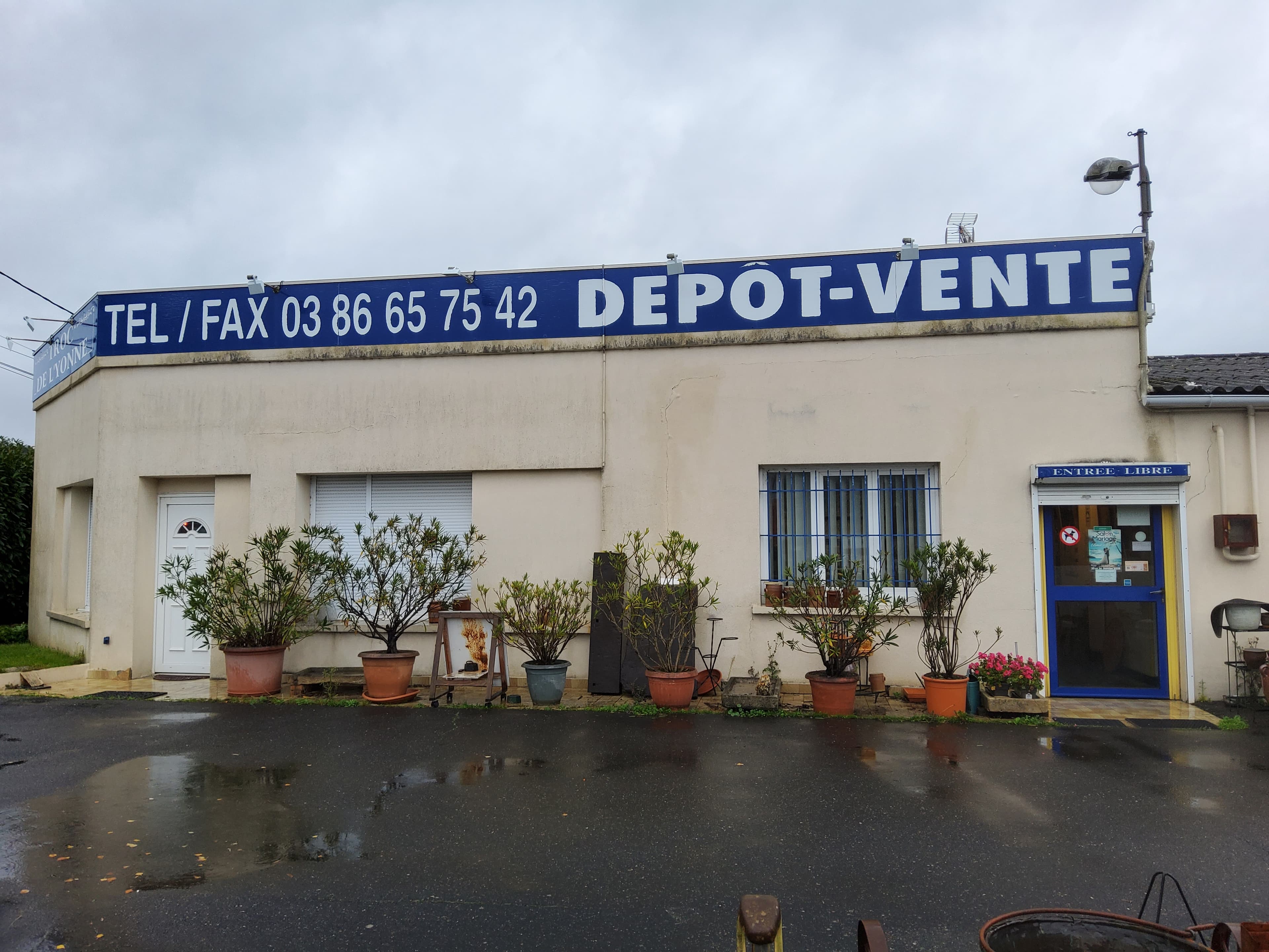 Local commercial 644 m² — SENS — photo 1