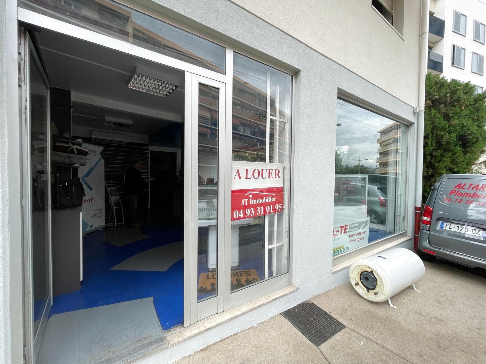 Local commercial · 67 m² · Location — photo 1