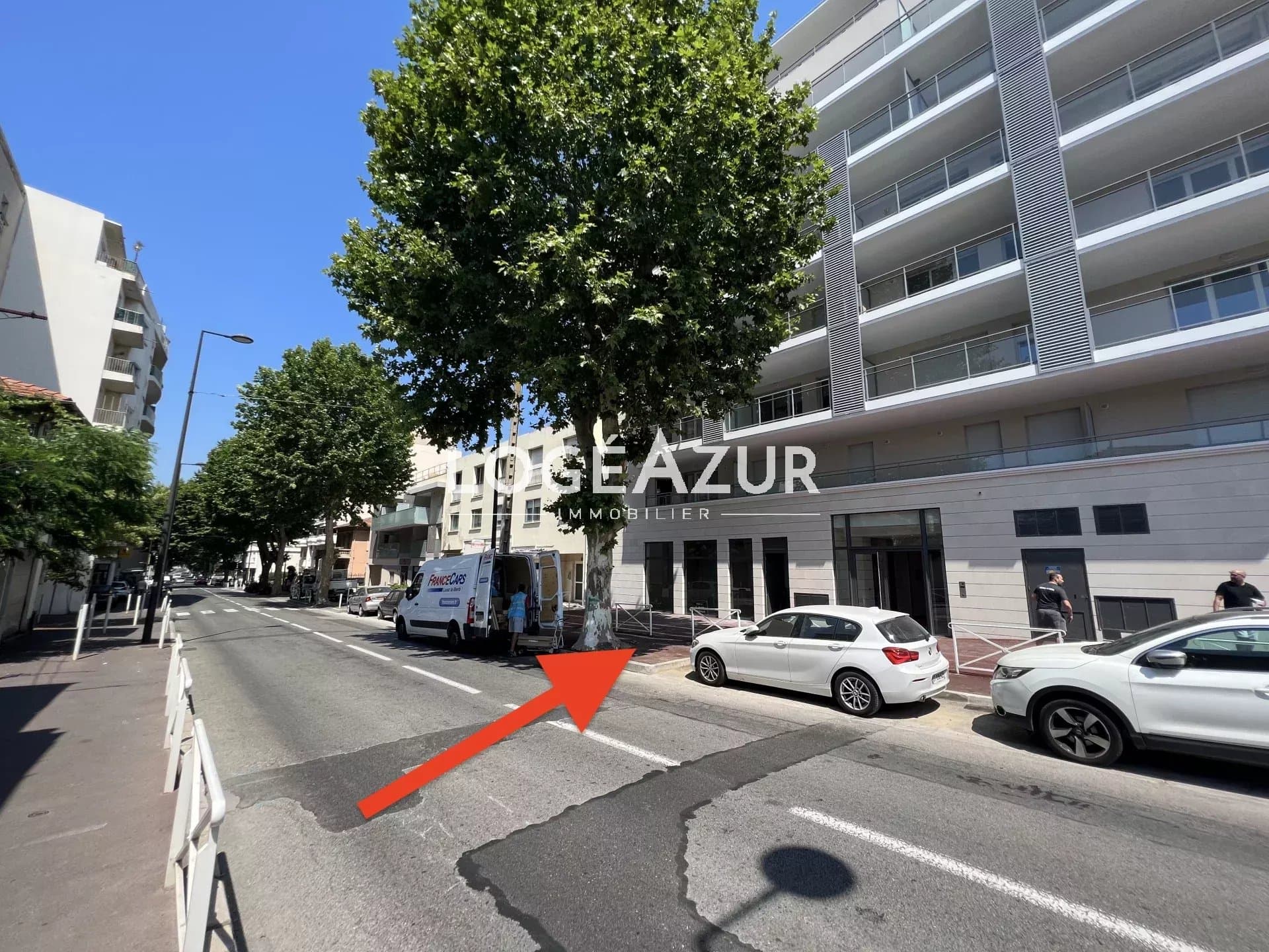 Local commercial · 33 m² · Location — photo 2
