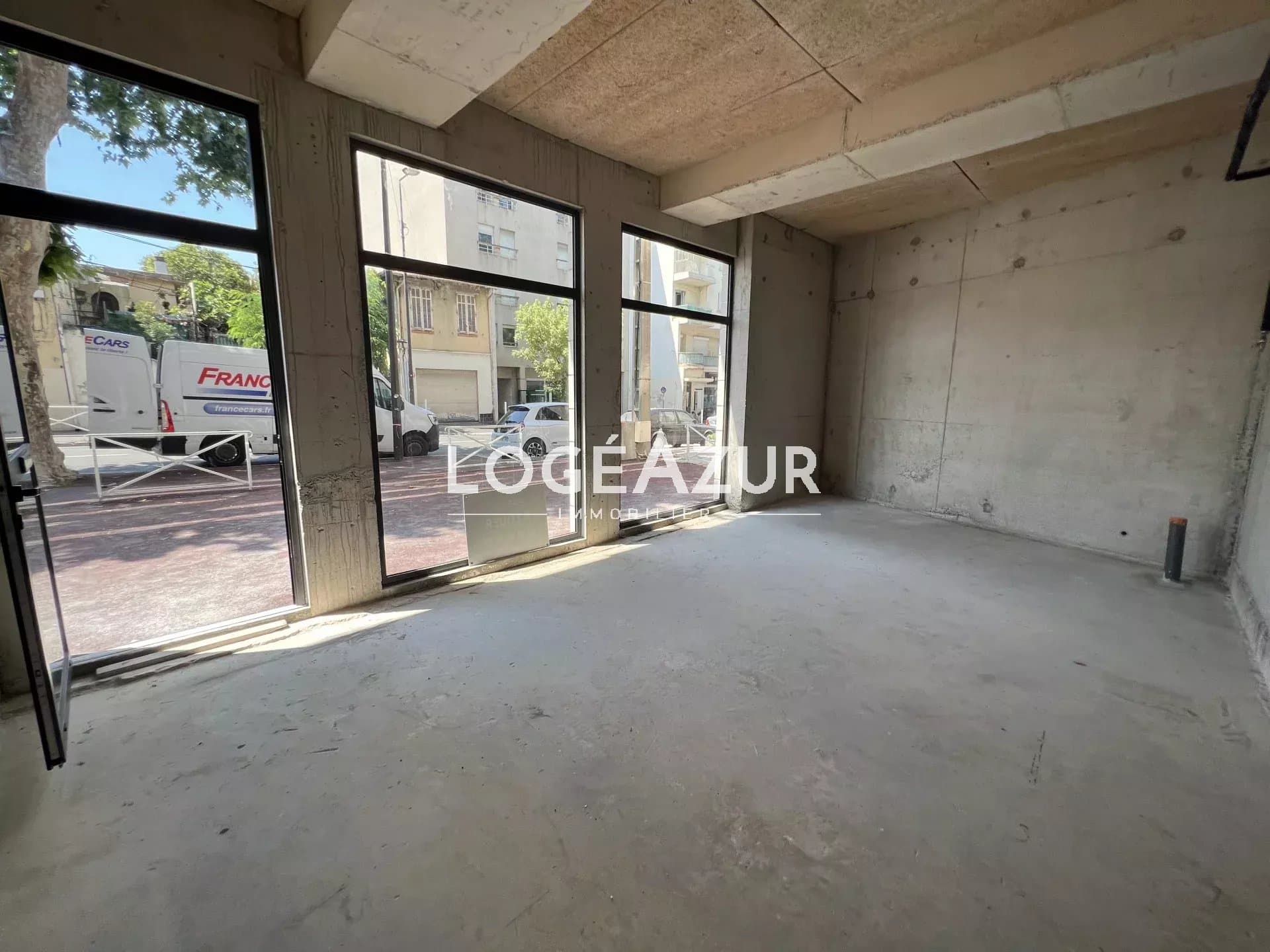 Local commercial · 33 m² · Location — photo 3