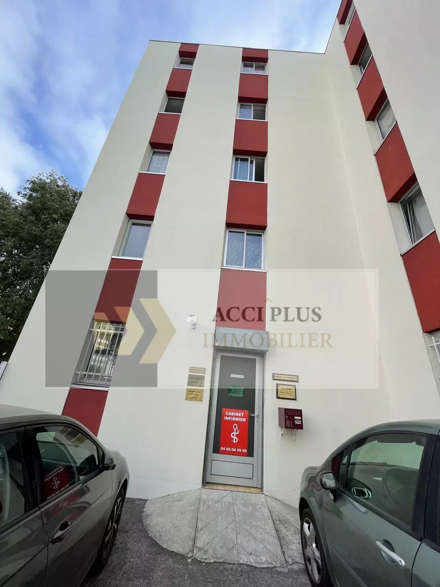 Local commercial 36 m² — NIMES — photo 1