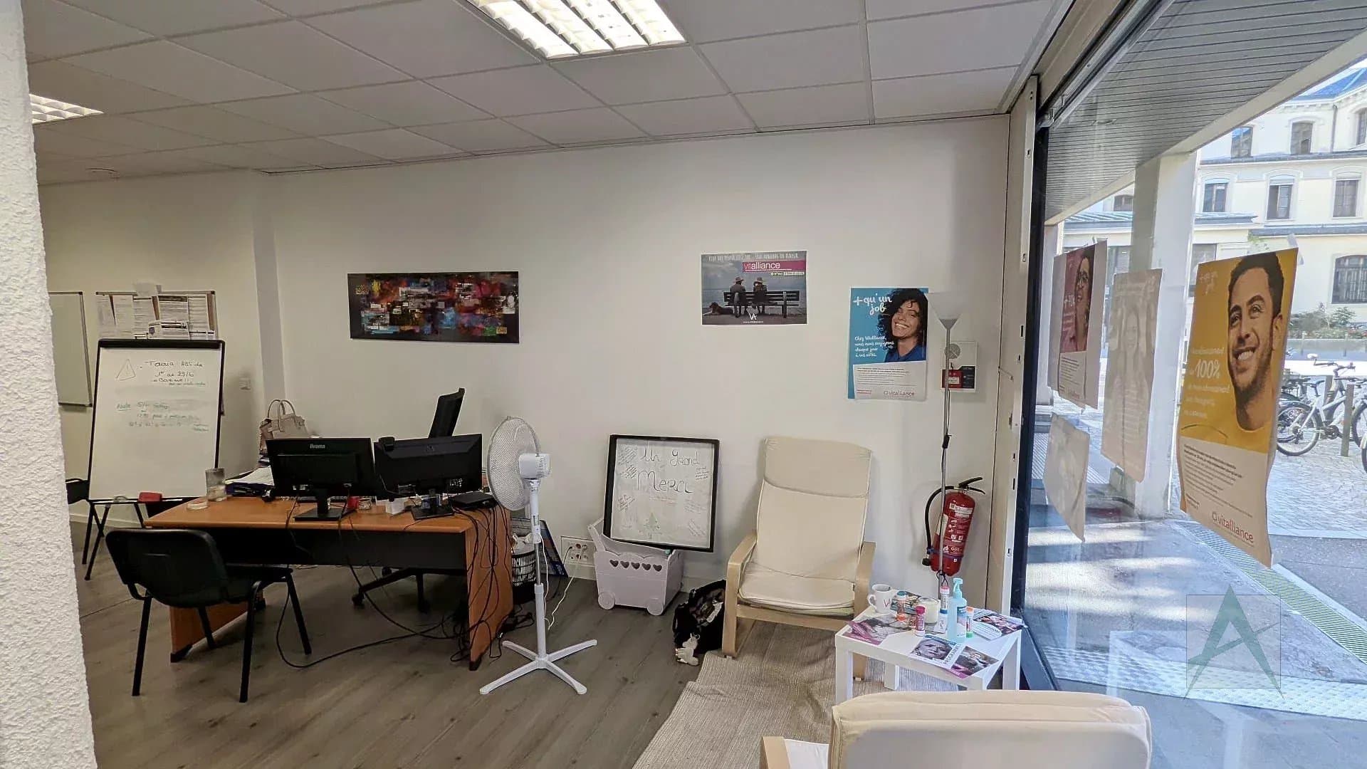 Local commercial 64 m² — CHAMBERY — photo 1