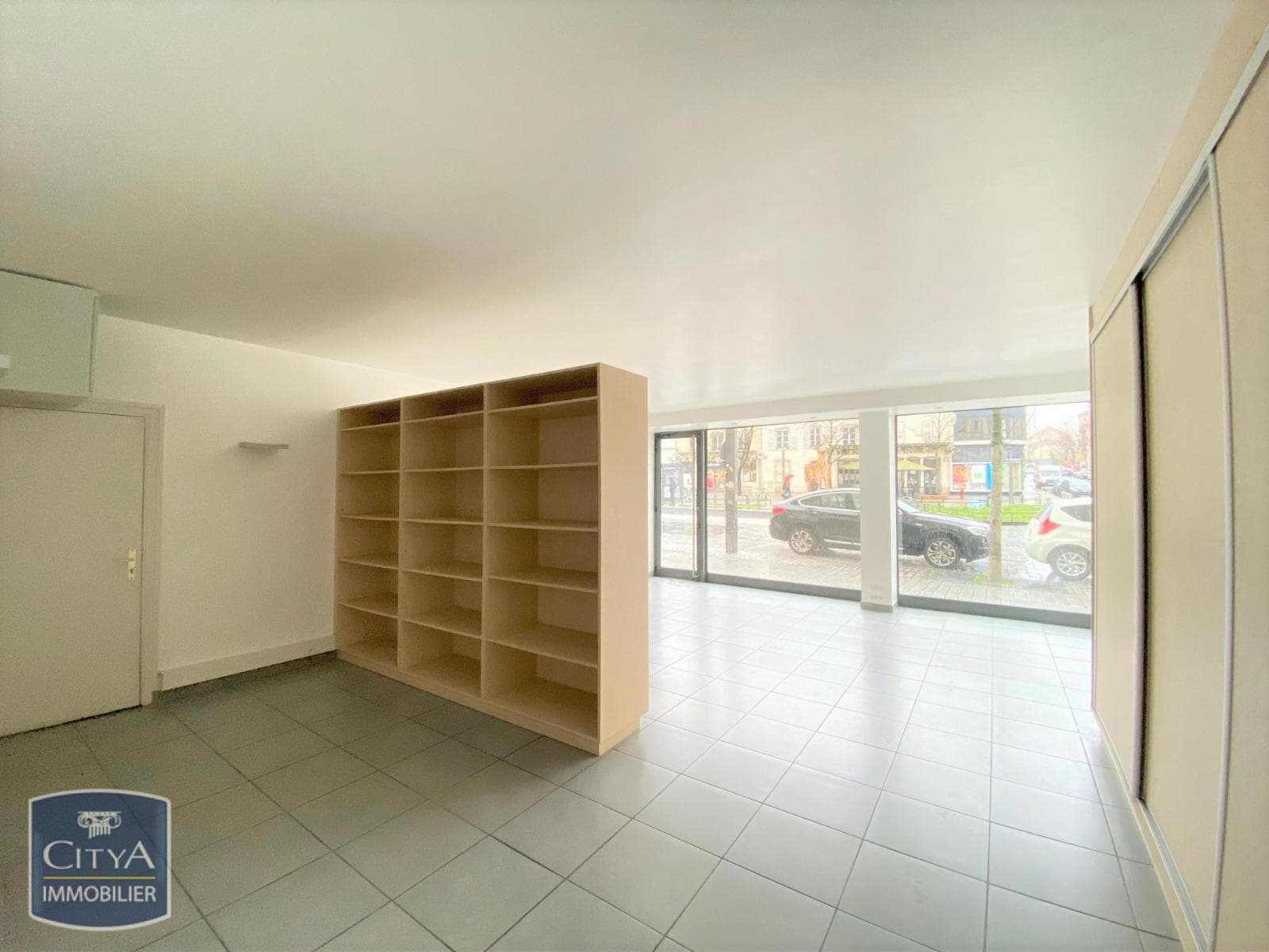 Local commercial · 54 m² · Location — photo 2