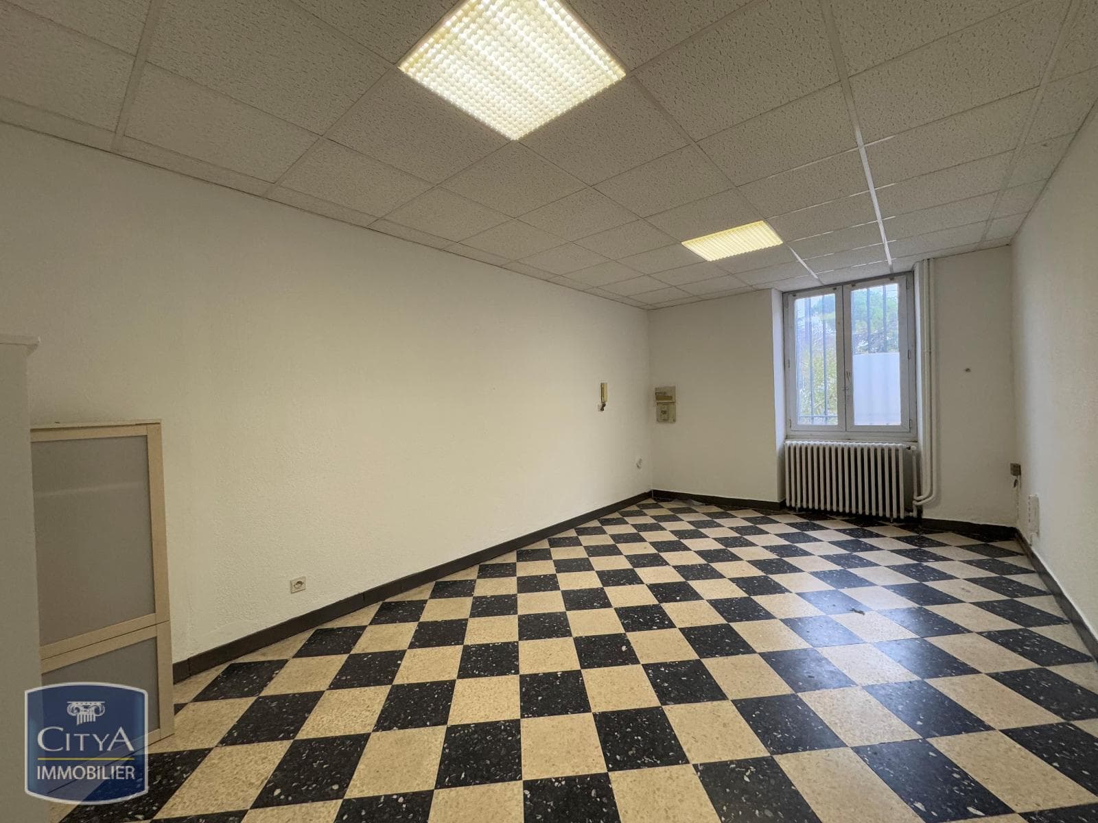 Local commercial 25 m² — LE PONTET — photo 1