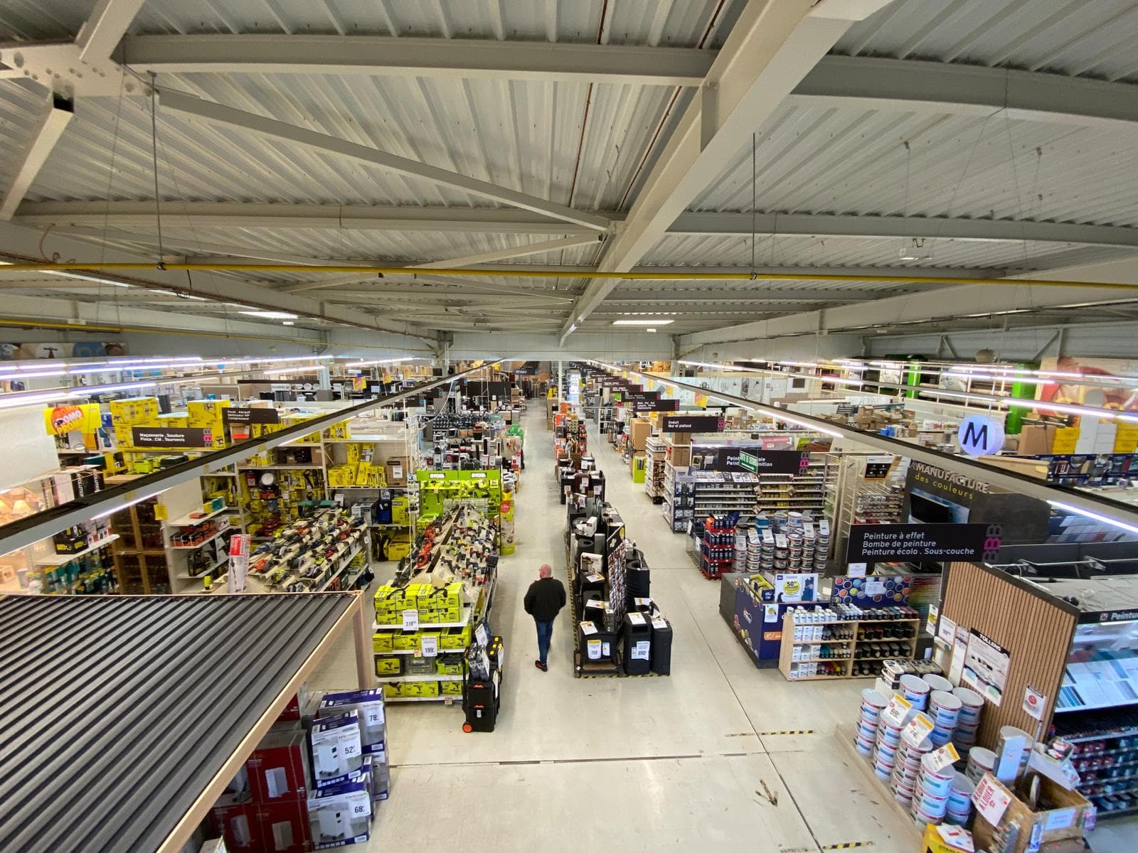 Local commercial 2700 m² — SELESTAT — photo 1