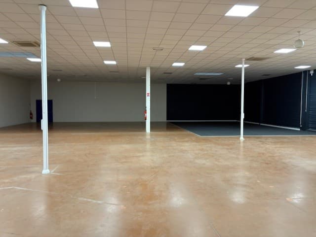 Local commercial · 600 m² · Location — photo 3