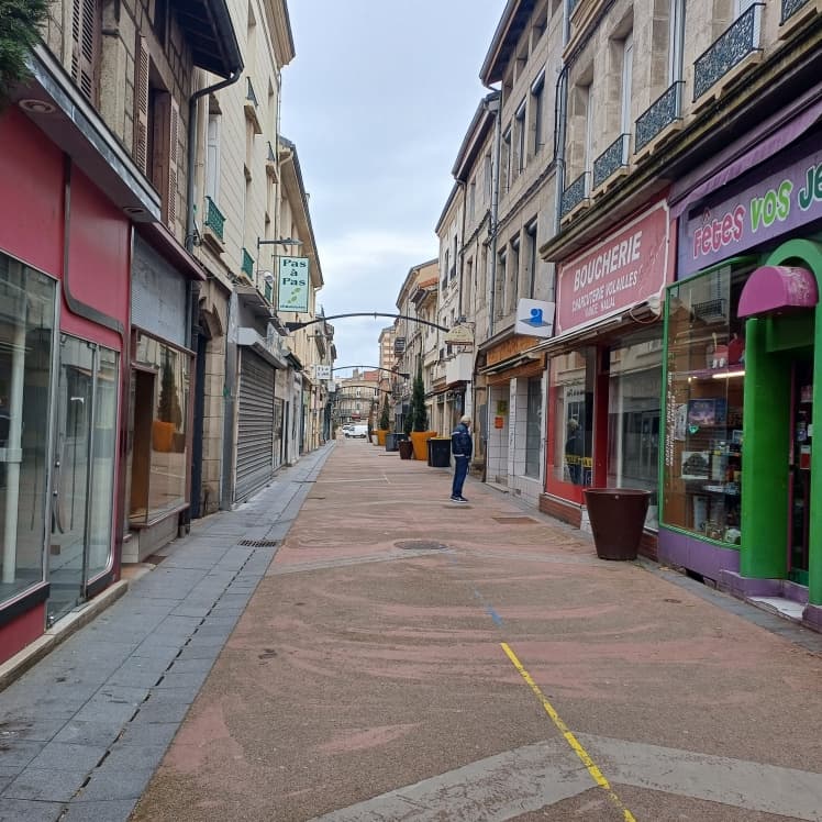 Local commercial 65 m² — FIRMINY — photo 1